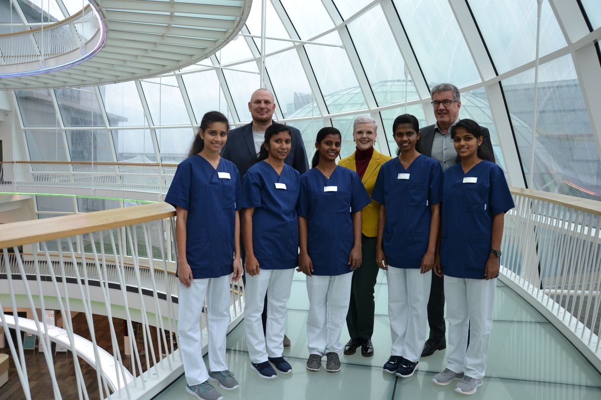 Indische Pflegekrafte Verstarken Team Des Rhon Klinikum Campus Bad Neustadt